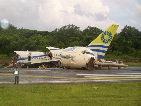 Trosky kolumbijského letounu